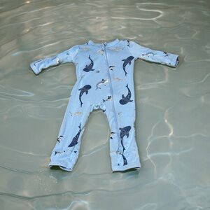 Kyte BABY 🪁Zippered Romper In Stream Shark Bamboo Size 0-3 Ms